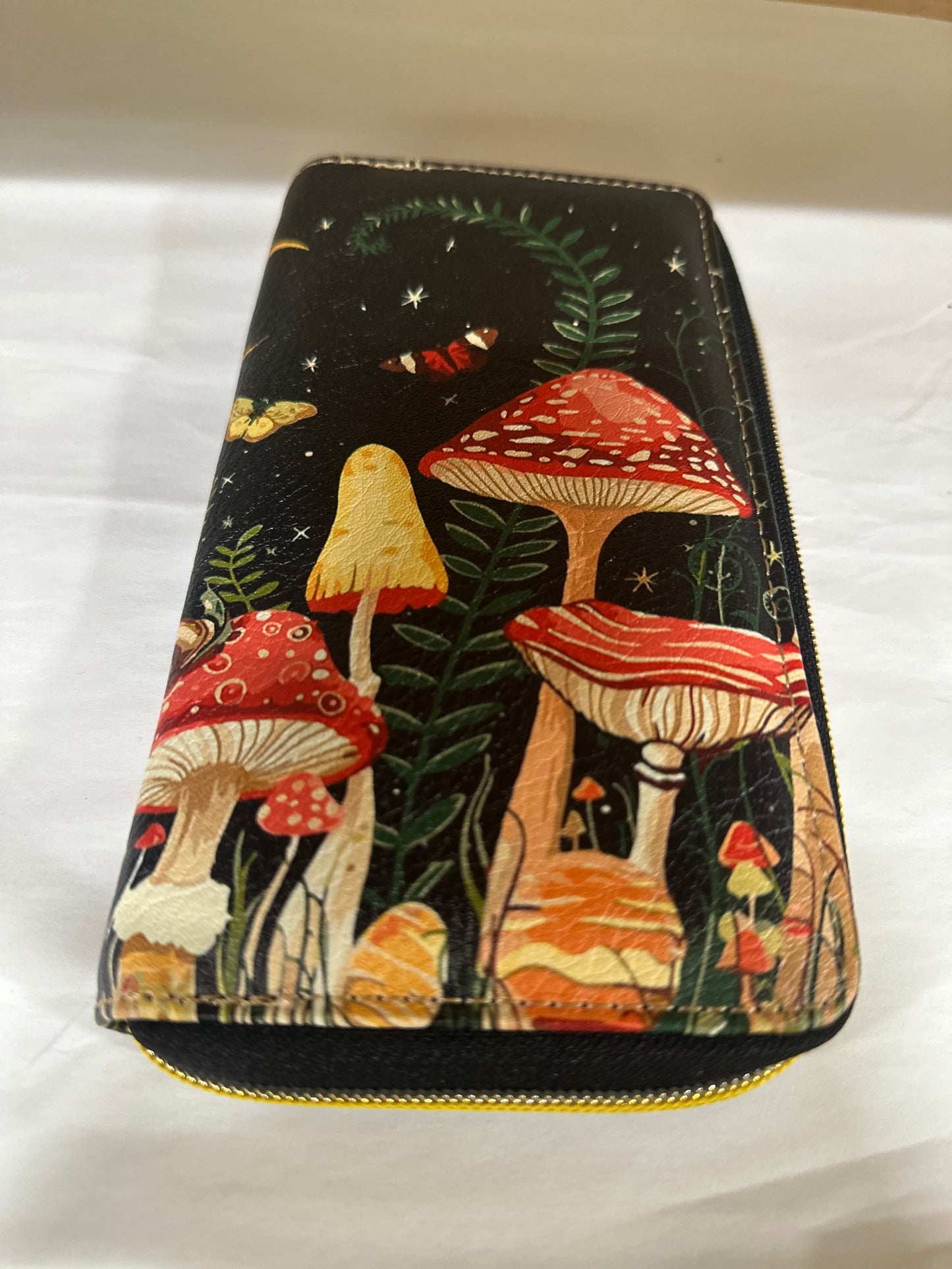 Mushroom Moon Wallet for Women's Large Capacity Double Zipper Phone Clutch, Girls Wallet RFID Blocking PU Leather Credit Card Organizer Ladies Cardholder Wallet with Travel Grip Hand Strap