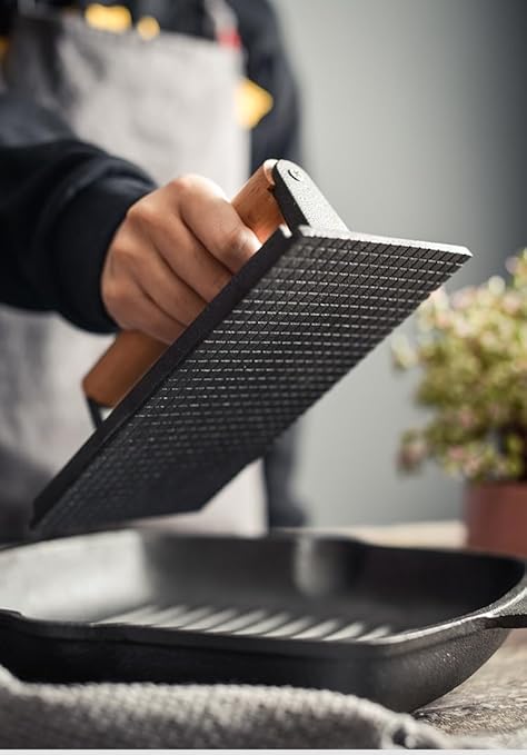 Heavy-duty Cast Iron Grill Press With Wood Handle Cast Iron Press (Square press meat plate)