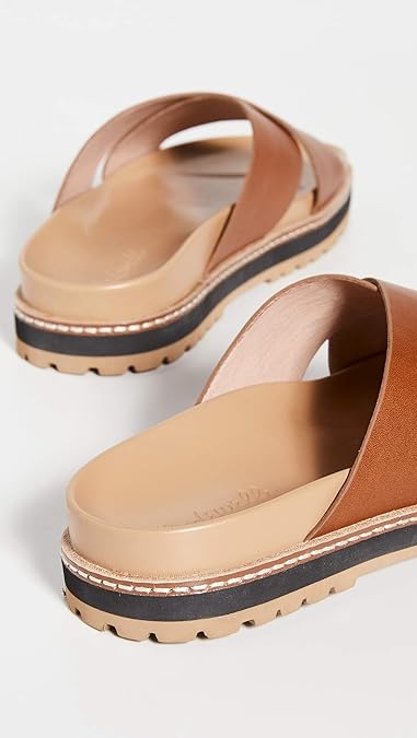 Madewell The Dayna Lugsole Slide Sandal in Leather English Saddle