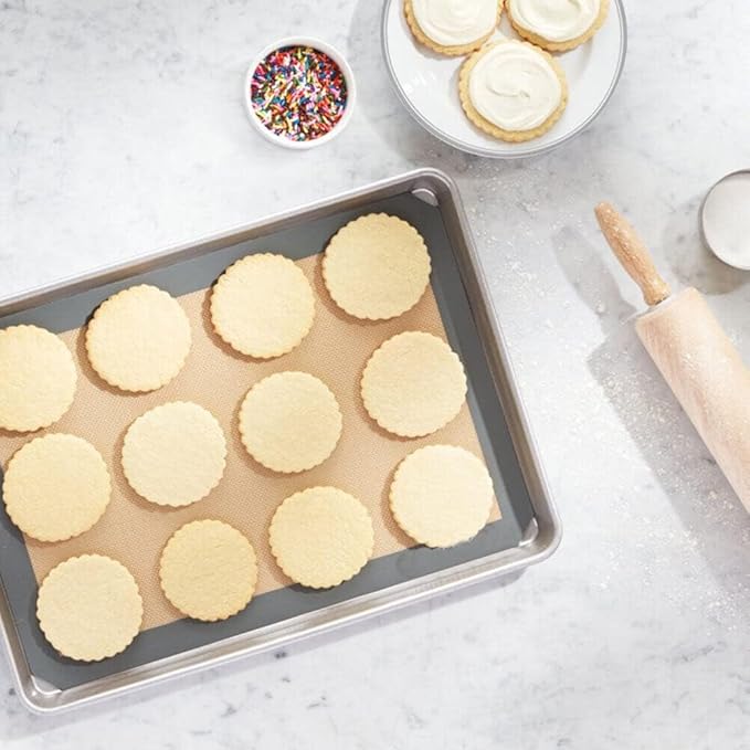 Silicone Baking Mat, Reusable Food Baking mats Non-Stick Reusable Pizza Bakeware Mat for Making Macaroon, Pizza, Cookie, Pastry, Bread, Bun, 42 29.5cm16.54 11.61 in