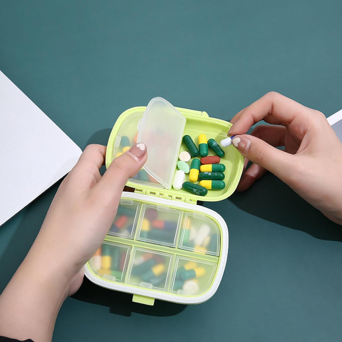 Mini 8-Compartment Pill Box Portable dust-Proof Sealed Small Pill Box sub-Packing Storage Box