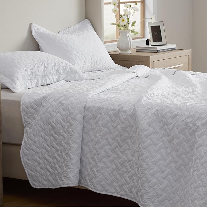 Bedsure Quilts Queen Size - Lightweight Bedspreads Queen Size with Basket Weave Pattern, Soft Quilt Bedding Set, White Comforter Set Coverlet for All Seasons with 2 Pillow Shams