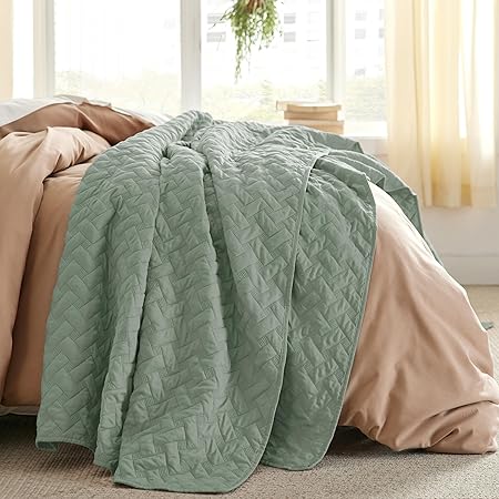 Bedsure Quilts Queen Size - Lightweight Bedspreads Queen Size with Basket Weave Pattern, Soft Quilt Bedding Set, Sage Green Comforter Set Coverlet for All Seasons with 2 Pillow Shams