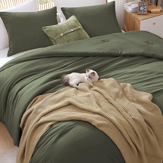 WRENSONGE Queen Comforter Set - 3 Pieces Olive Green Comforter Prewashed Soft Lightweight for All Seasons,Fluffy Down Alternative Comforters Queen Size with 2 Pillow Shams