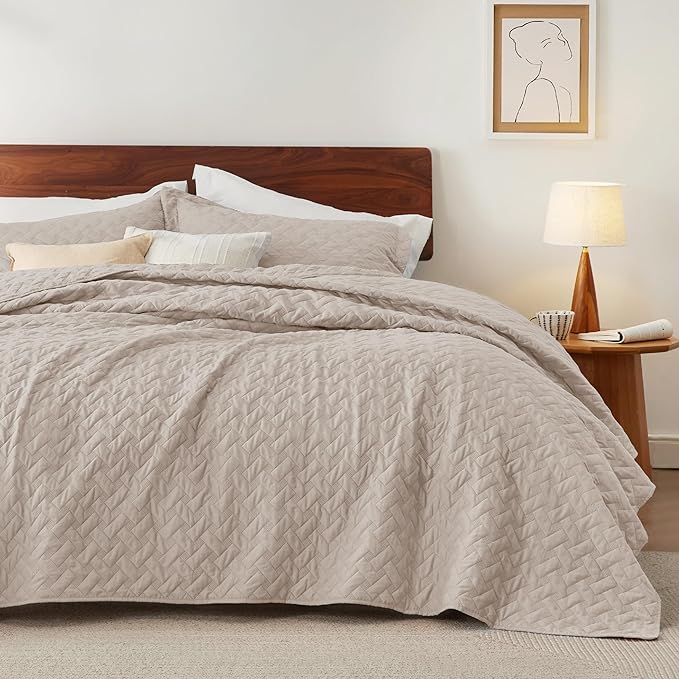Bedsure Quilts Queen Size - Lightweight Bedspreads Queen Size with Basket Weave Pattern, Soft Quilt Bedding Set, Light Beige Comforter Set Coverlet for All Seasons with 2 Pillow Shams