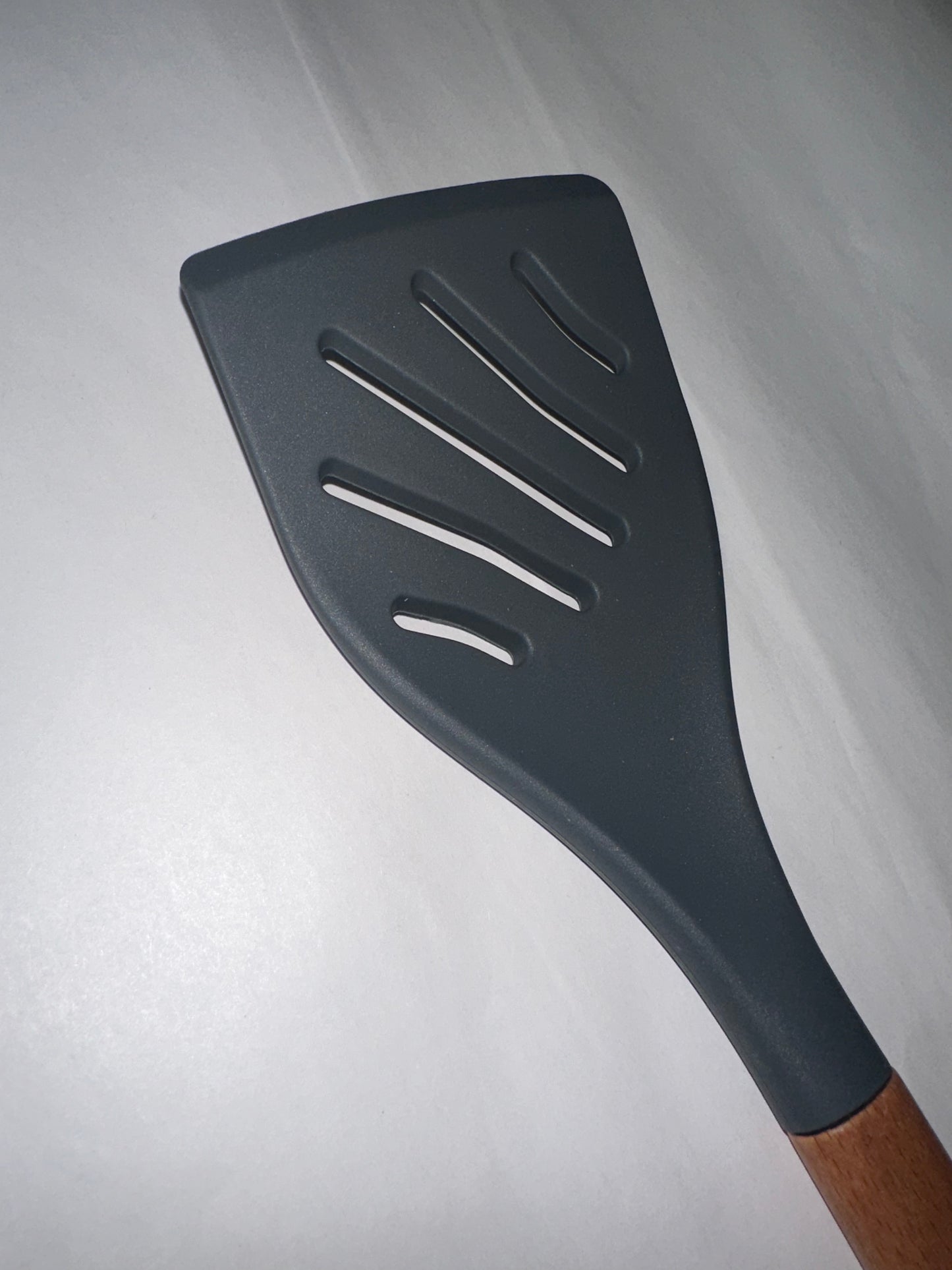 Flexible Silicone Spatula, High-temperature Resistant Non-stick Hollow Silicone Spatula Steak Frying Spatula Kitchen Gadget Dark Gray