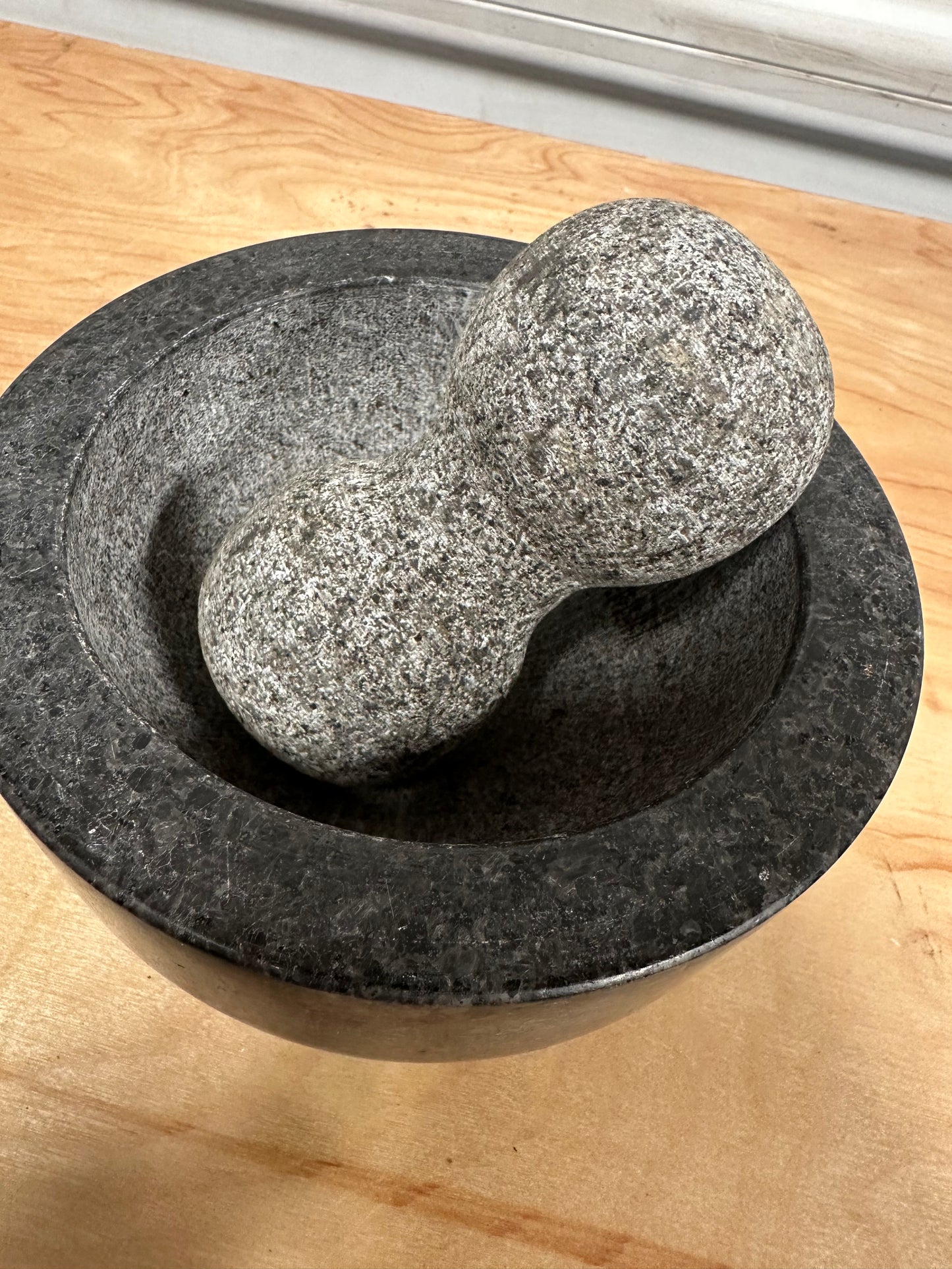 HS Mortar and Pestle Set - Large Premium Solid Granite Stone Grinder Set - 16cm (6.3") Diameter - for Crushing Mashing Herbs Spices - Black