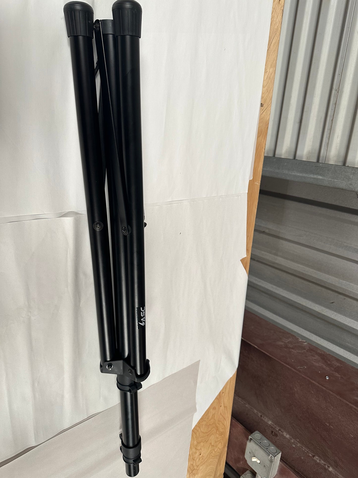 Seismic Audio - TRIPOD SPEAKER STAND PRO AUDIO - Heavy Duty for PA, DJ, Church Speakers