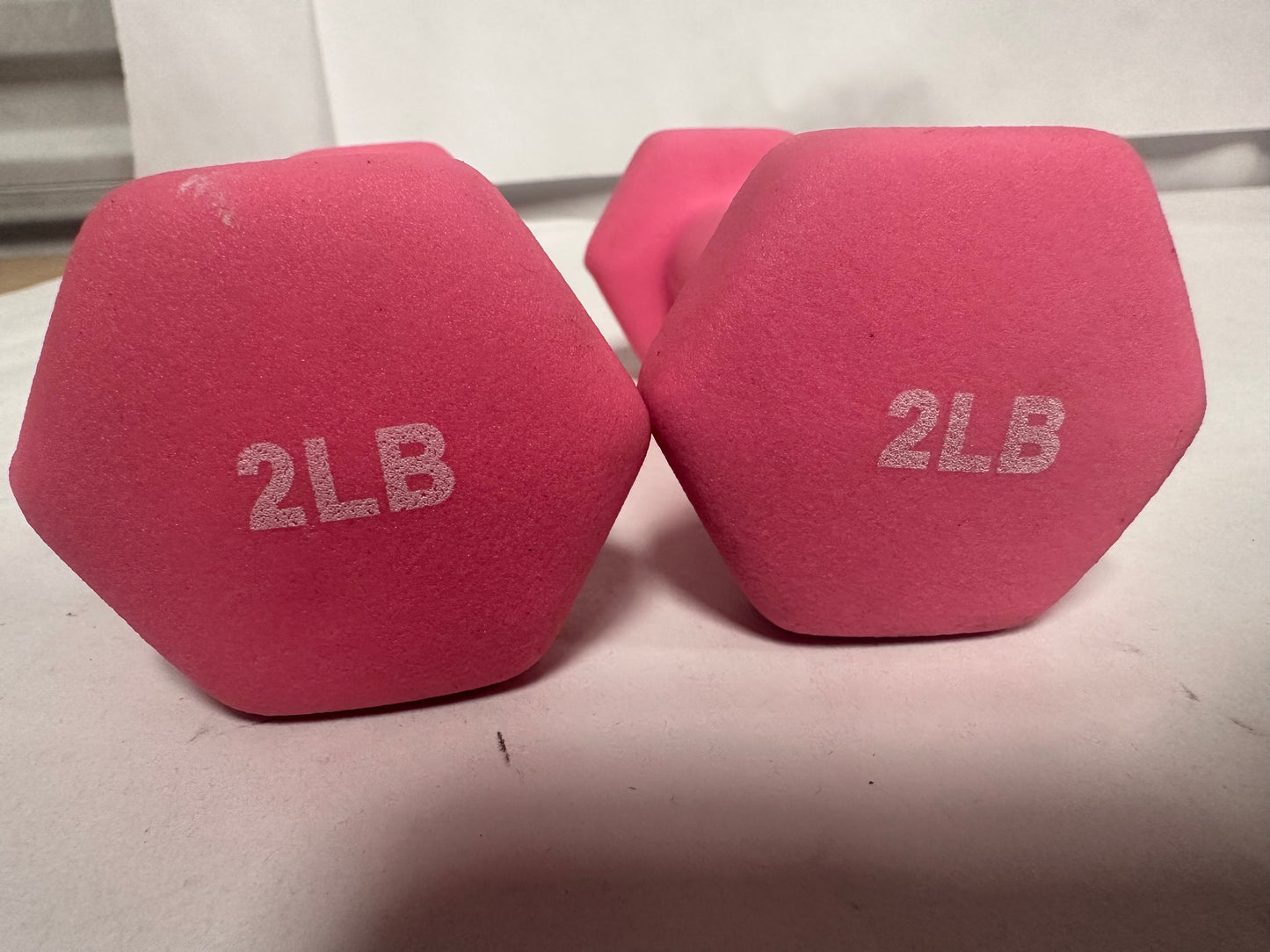 FUXION 2lbs Neoprene Dumbbell Hand Weights, Sets of 2 with Multiple Weight Options, Hexagon Non-Slip Weights for Home Gym Yoga Pilates Workout
