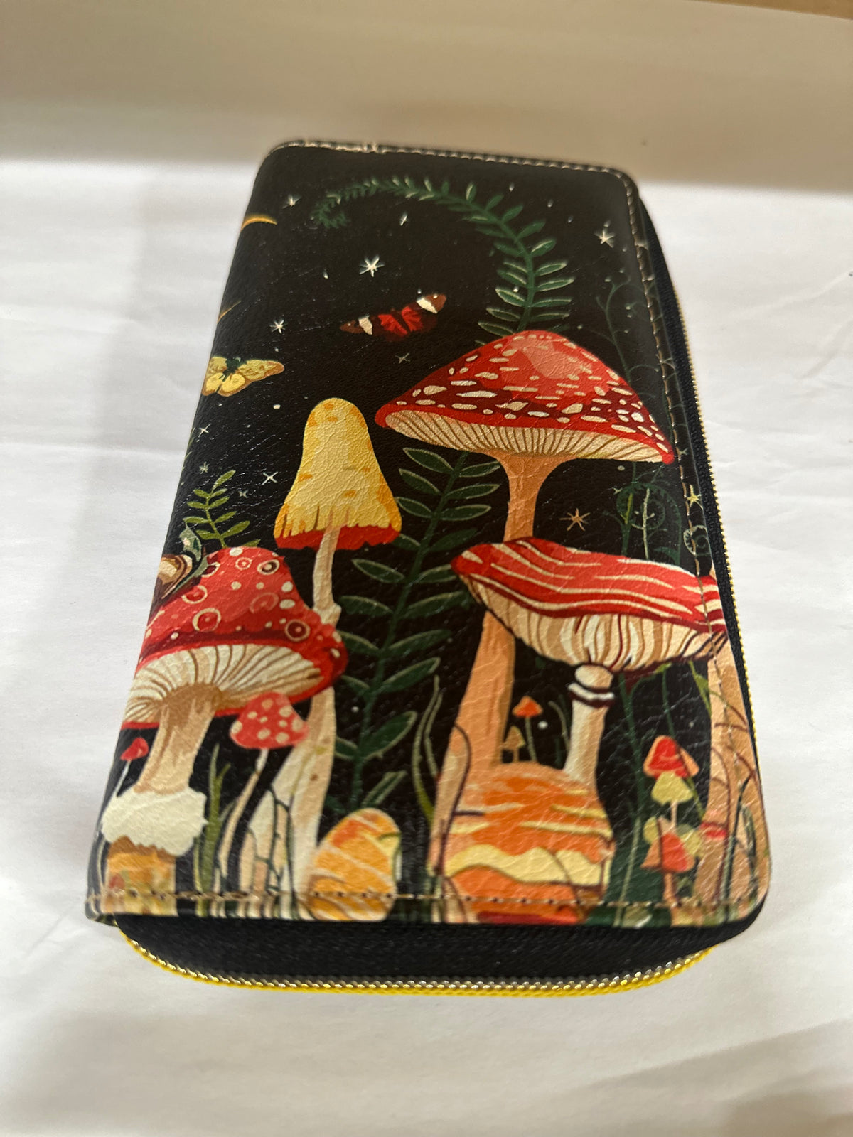 Mushroom Moon Wallet for Women's Large Capacity Double Zipper Phone Clutch, Girls Wallet RFID Blocking PU Leather Credit Card Organizer Ladies Cardholder Wallet with Travel Grip Hand Strap