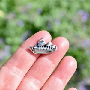 (10PCS) Ideal for DIY 10 Cruise Ship Silver Tone Charms SC3077
