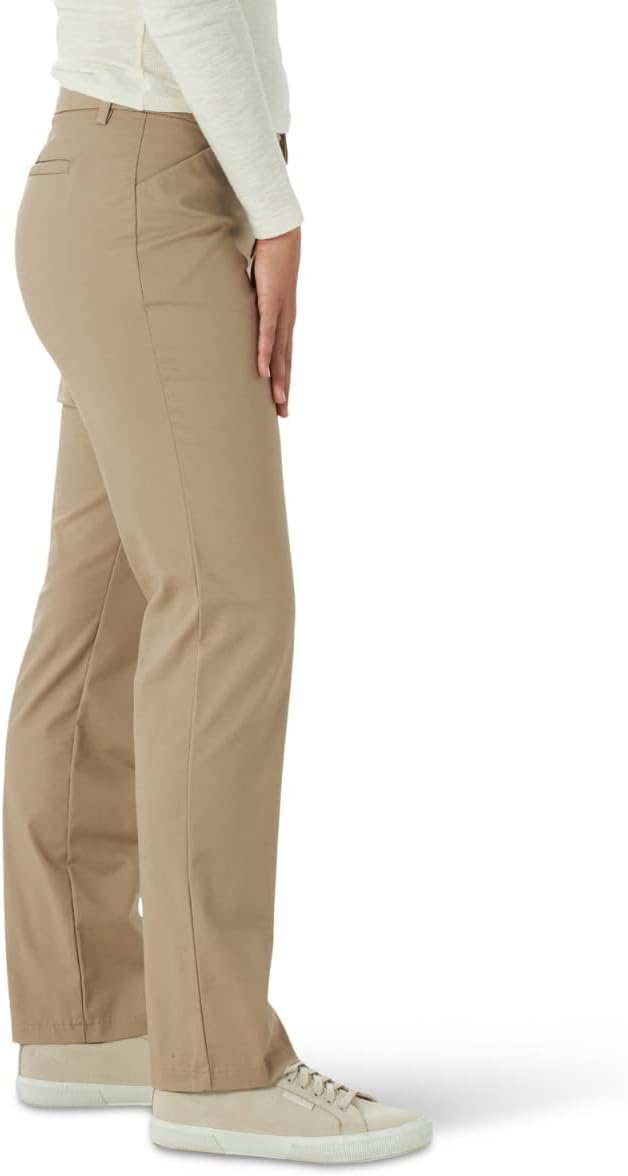 These relaxed fit, wrinkle-free pants from Lee are a wardrobe essential. The flexible waistband and stretch fabric provide all-day comfort.