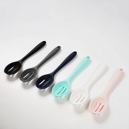 Silicone Heat Resistant Non-stick Slotted Spoon as Kitchen Mixing Baking Serving Stirring Kitchen Cooking Tools 20.5  4.5  3cm(black)