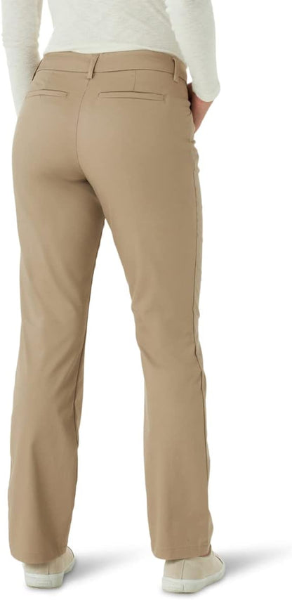 These relaxed fit, wrinkle-free pants from Lee are a wardrobe essential. The flexible waistband and stretch fabric provide all-day comfort.