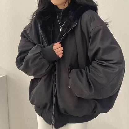 This reversible Sumleno sherpa jacket is a must-have for the chilly season. Soft, fuzzy, and warm, it's perfect for layering over any outfit.