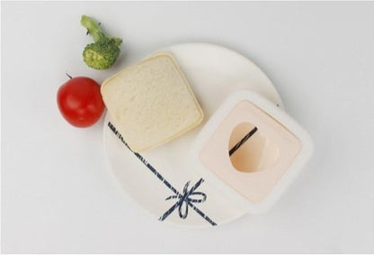 Sandwich Cutter and Sealer - Decruster Sandwich Maker - Peanut Butter and Jelly Crustless Sandwich Bread Pancake Maker DIY Cookie Cutter for Kids Children Boys Girl (Little Bear)