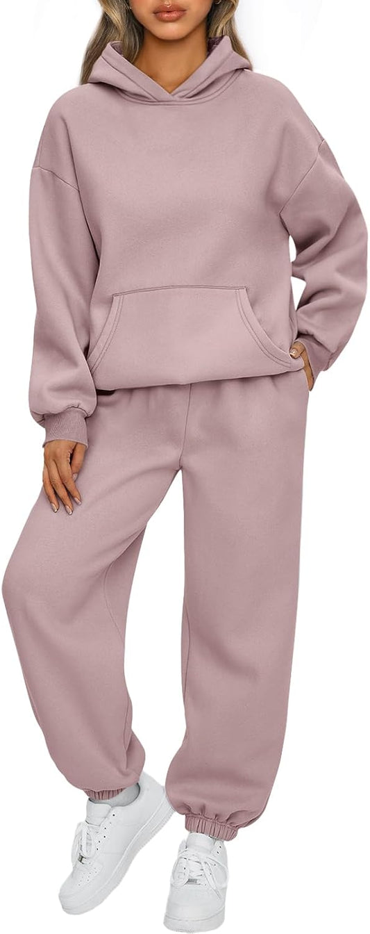 This cozy 2-piece tracksuit set offers an oversized, relaxed fit with a soft, warm fabric blend. Perfect for casual lounging or everyday wear.