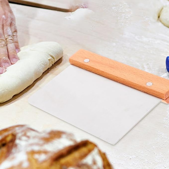 Beech Flour Cut Bench Scraper Stainless Steel Dough Scrapers Cake Smoother Pastry Scraper for Baking Food Scraper with Handle Cream Scraper Stainless Steel Pastry Scraper
