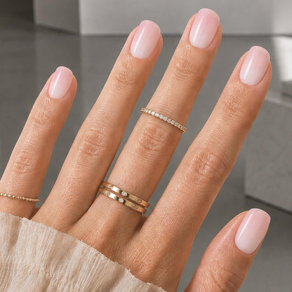 Olive & June Minimalist Instant Mani Press On Nails (Glue) | 42 Fake Nails, 21 Sizes | Non-Toxic, Long-Lasting Barely-There Look | Salon-Quality at Home | Short, Squoval | CDJ Syrup Gradient