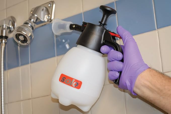 Solo 418 One-Hand Pressure Sprayer with Ergonomic Grip for Gardening, Fertilizing, Cleaning  General Use Spraying, 1 Liter