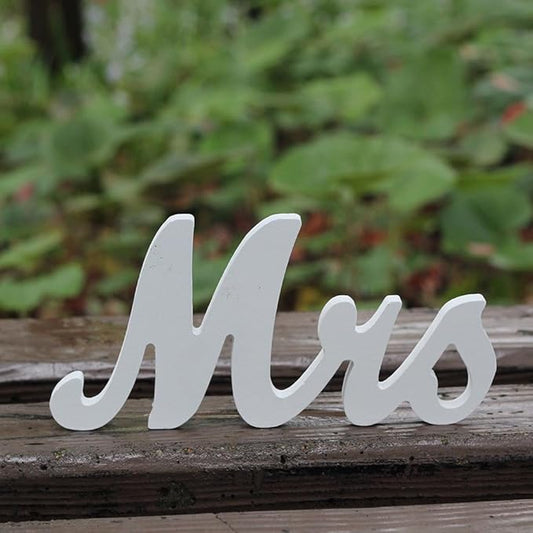 Small Vintage Mr & Mrs White Wooden Letters Wedding Stand Sign Stand Figures Decor Wedding Present Home Decoration