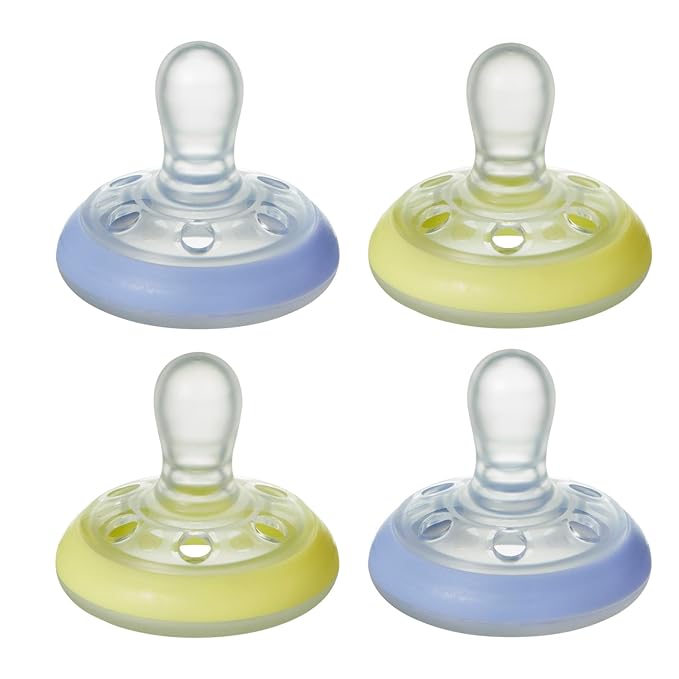 Tommee Tippee Breast-like night pacifier, 0-6 months with breast-like shape and glow in the dark technology, 4-Count, BlueYellow