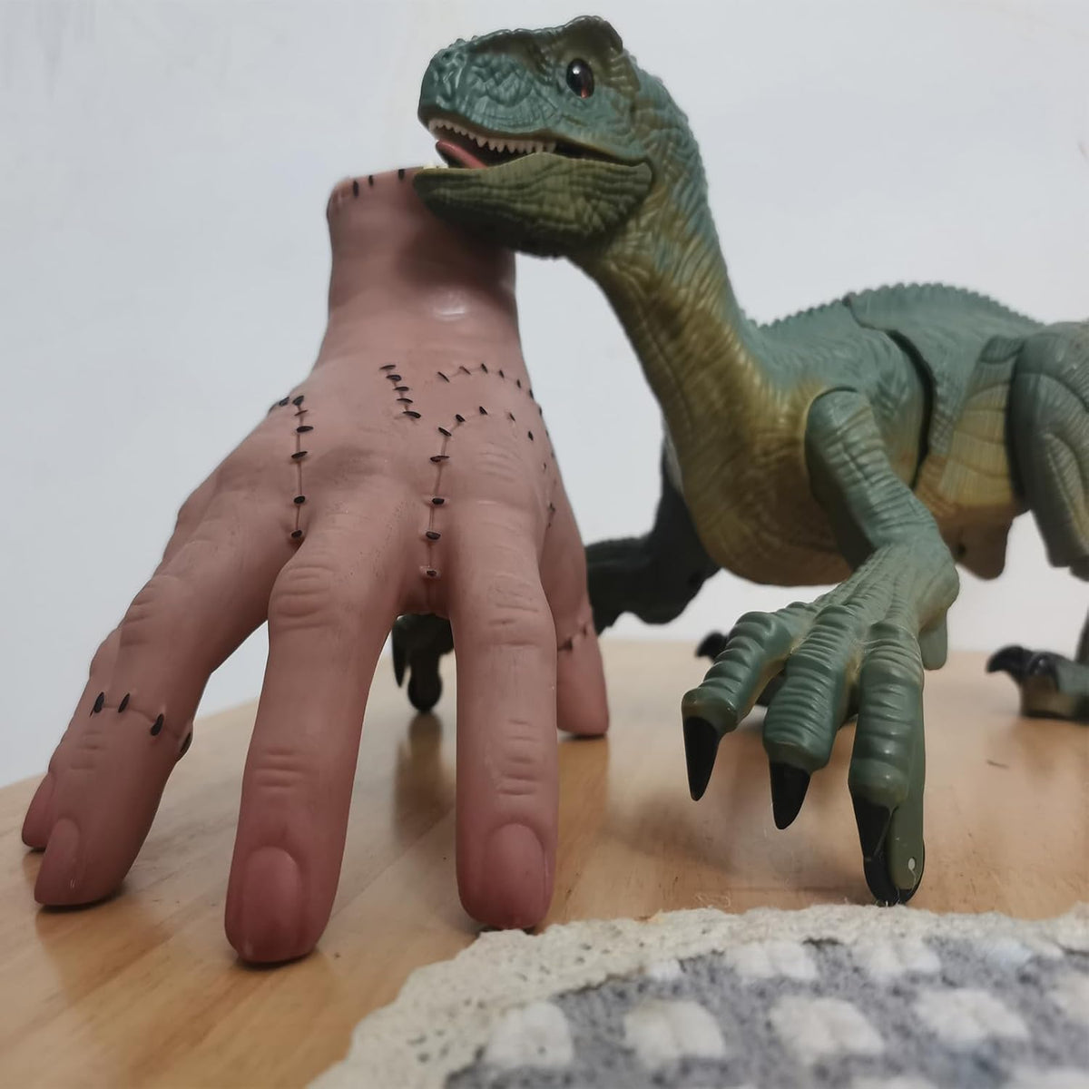 The Thing Hand Addams Family Halloween Decorations, Cosplay Hand Scary Halloween Decorations