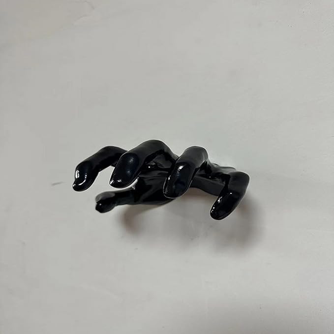 Devil Hand Statue Black Demon Hands Wall Mounted Sculpture PVC Demon Sculptures Creative Props Retro Crafts Home Decoration A