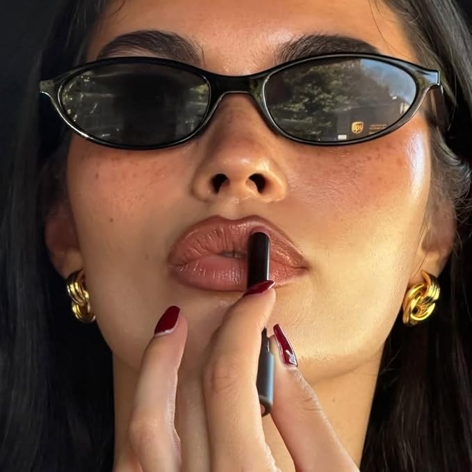 Lightweight, narrow oval sunglasses with a retro 90s vibe and 100% UV protection for vintage glamour.