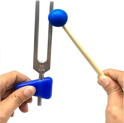 528 Hz Tuning Fork Tools Sound Healing Chakra Tuning Fork Solfeggio Energy Tuning Fork for DNA Repair Healing MI528 Hz Love Frequency Healing Devices for Healing (Silvery)