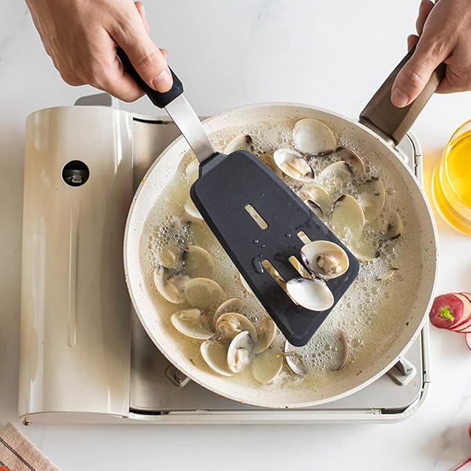 1-Piece Slanting Slotted Spatula Stainless Steel Handle Silicone Cooking Flipper Frying Spatula Household Iron Plate Cooking Turner Flexible Kitchen Utensils for Pancake Eggs Fish Burger