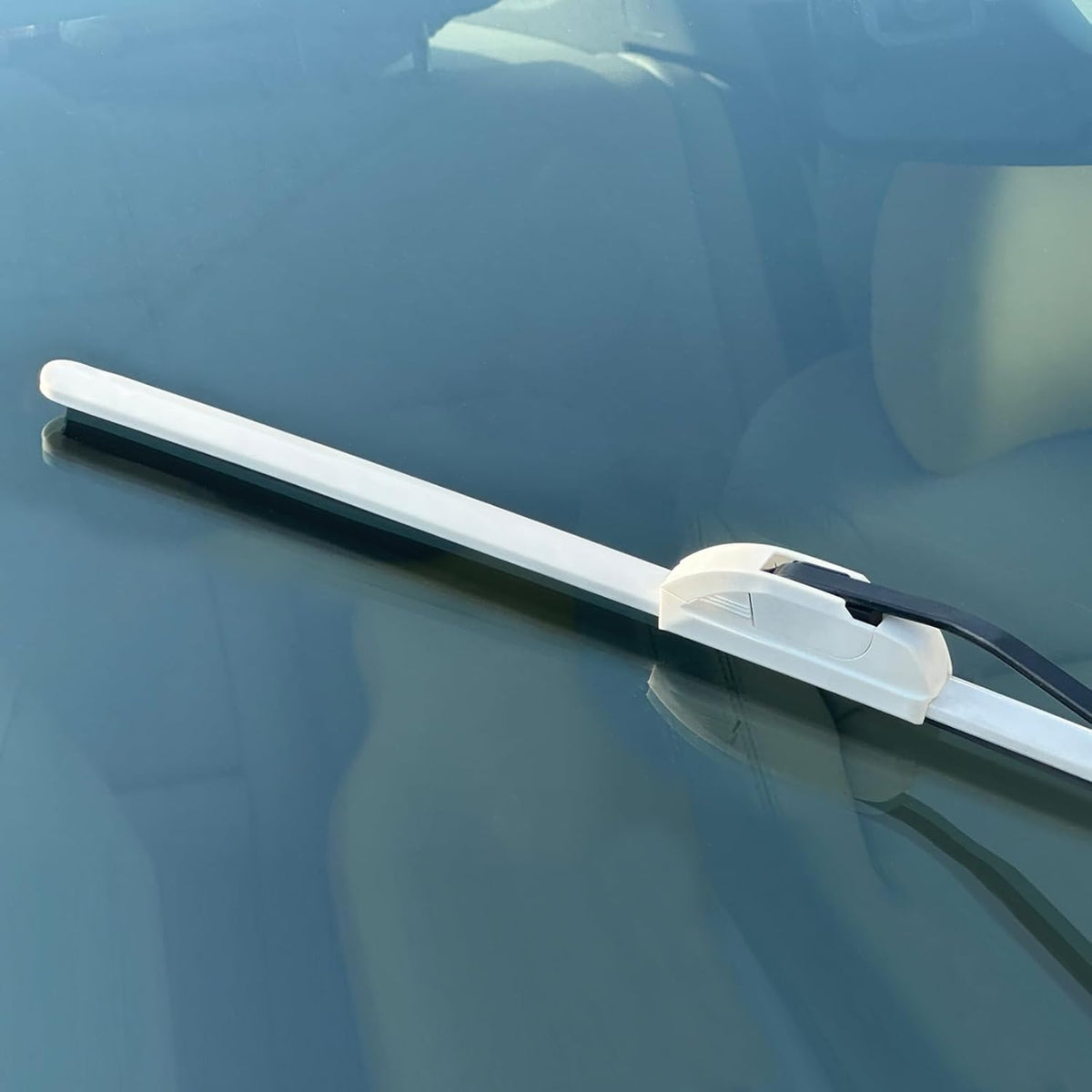 OEM QUALITY 22" + 22" PARRATI Premium All-Season White Windshield Wiper Blades (Set of 2) (Has small stains)