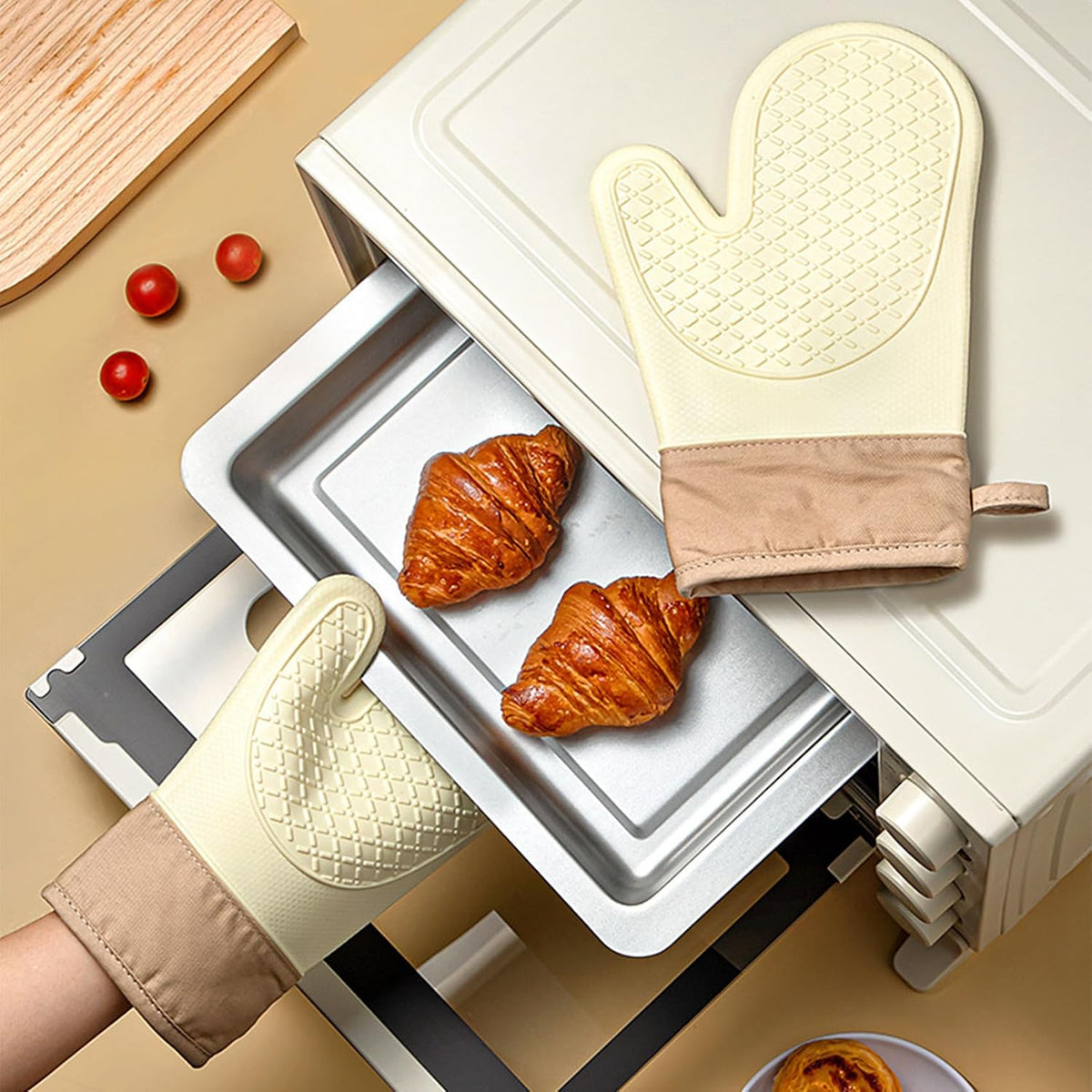 Silicone Oven Mitts?Heat Resistant up to 500°F, Oven Gloves with Soft Lining, Non-Slip Kitchen Essentials, Kitchen Gadgets, Apartment Essentials, Great Gift for Cooking (beige-1pair)