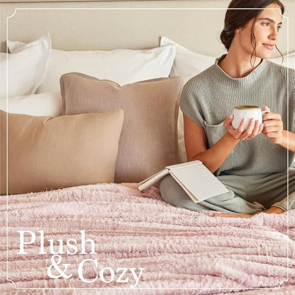 The Connecticut Home Co Throw Blanket for Couch, Soft Luxury Home Decor Faux Fur and Sherpa, Cozy Warm Throws for Bed, Gift for Women, Bedding Accent Blankets for Sofa Beds Chair, 65x50, Purple