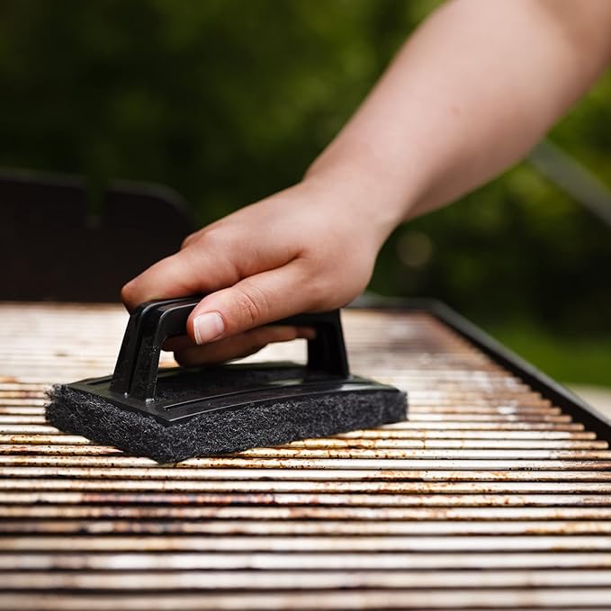 Chef Craft 21135 Select Grill Scouring Brush with Handle, Black