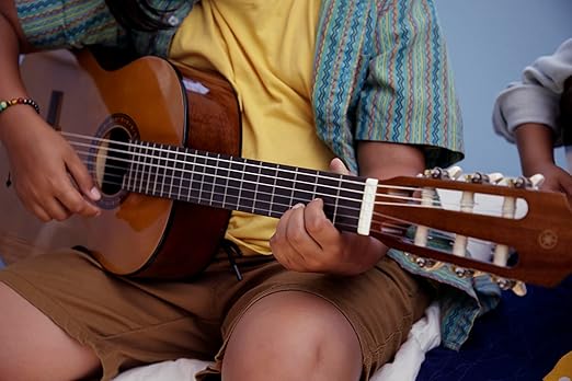 Yamaha 6 String Beginner Scale Classical Guitar, Natural Finish, Right Handed, Full Size (C40II)