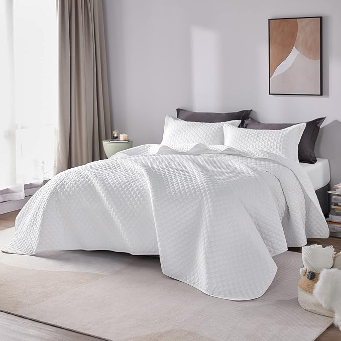 CozyLux Quilt Set King Size White 3 Pieces - Lightweight Soft Bedspread - Lantern Ogee Pattern Coverlet Bedding Set for All Season - 1 Quilt and 2 Pillow Shams - White, 106"x96"