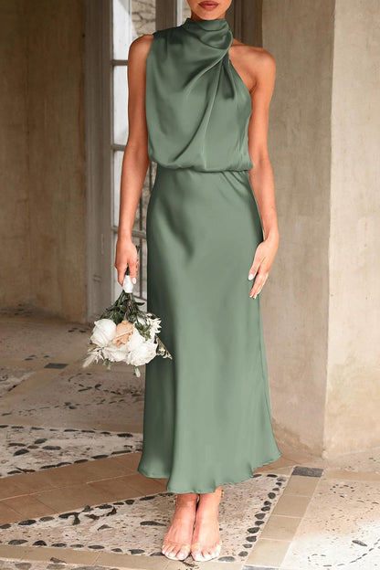 This sleeveless maxi dress features a mock neck design and an elegant satin material that's perfect for summer events and parties.