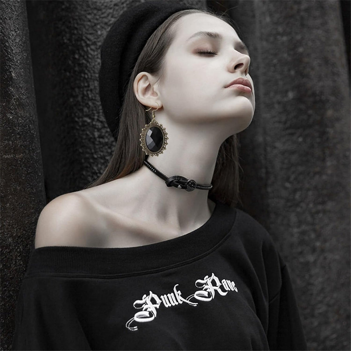 Dreuyet Black Choker Lace Necklace Bracelet Earrings Set for Women Elegant Sexy Vintage Princess Black Lace Gothic Statement Jewelry Set Victorian Lolita Choker Vampire Chain Halloween Costumes ( gold-black )