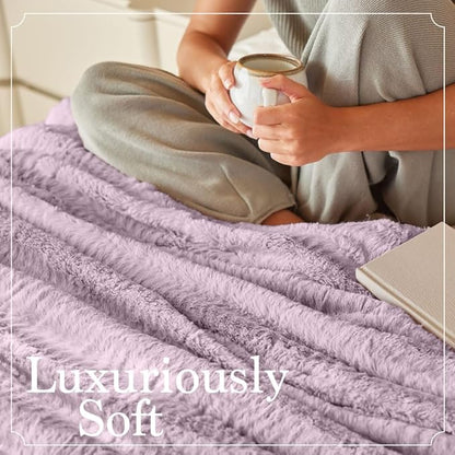 The Connecticut Home Co Throw Blanket for Couch, Soft Luxury Home Decor Faux Fur and Sherpa, Cozy Warm Throws for Bed, Gift for Women, Bedding Accent Blankets for Sofa Beds Chair, 65x50, Purple
