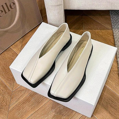 Ladies' Lightweight, Square-Toed, Large-Sized Casual Shoes with Insoles are Suitable for Elegant, Casual and Comfortable use in Offices, on Trips and at Weddings.