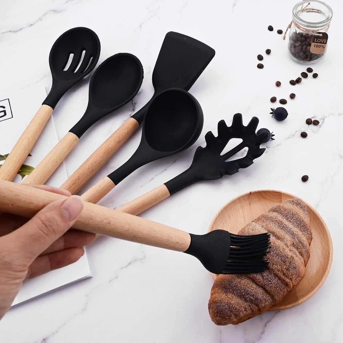 1pcs Silicone Basting Pastry Brush. Nonstick Heat Resistant Cooking Brush for Backing, Grilling, Cooking Spreading Oil, Butter, BBQ Sauce. (Brown)