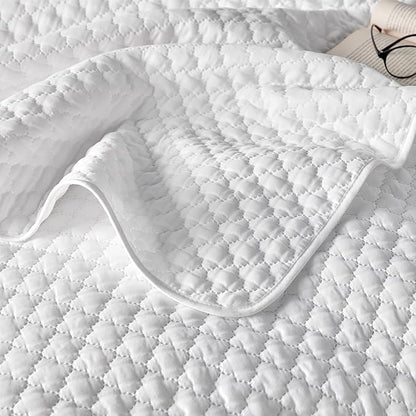 CozyLux Quilt Set King Size White 3 Pieces - Lightweight Soft Bedspread - Lantern Ogee Pattern Coverlet Bedding Set for All Season - 1 Quilt and 2 Pillow Shams - White, 106"x96"