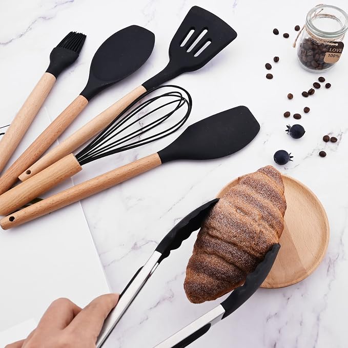 1pcs Silicone Flexible Spatula with Wooden Handle, Heat Resistant Kitchen Utensils Rubber Spatula Black Non-Stick Flexible Scrapers Baking Mixing Tool
