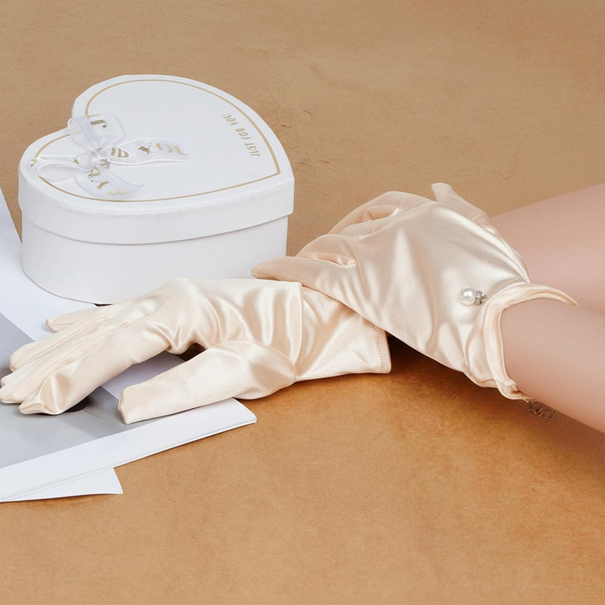 Satin Wrist Gloves for Women White Short Satin Pearl Gloves for Wedding Opera Tea Party Banquet Dress Accessories
