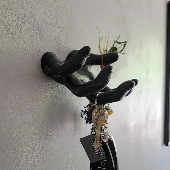 Devil Hand Statue Black Demon Hands Wall Mounted Sculpture PVC Demon Sculptures Creative Props Retro Crafts Home Decoration A
