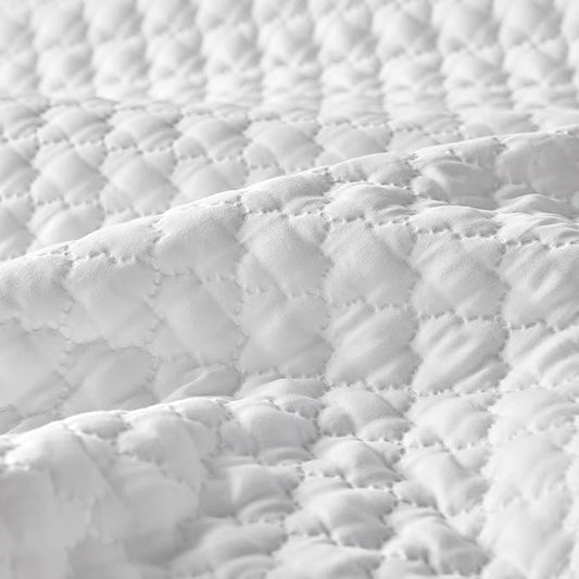 CozyLux Quilt Set King Size White 3 Pieces - Lightweight Soft Bedspread - Lantern Ogee Pattern Coverlet Bedding Set for All Season - 1 Quilt and 2 Pillow Shams - White, 106"x96"