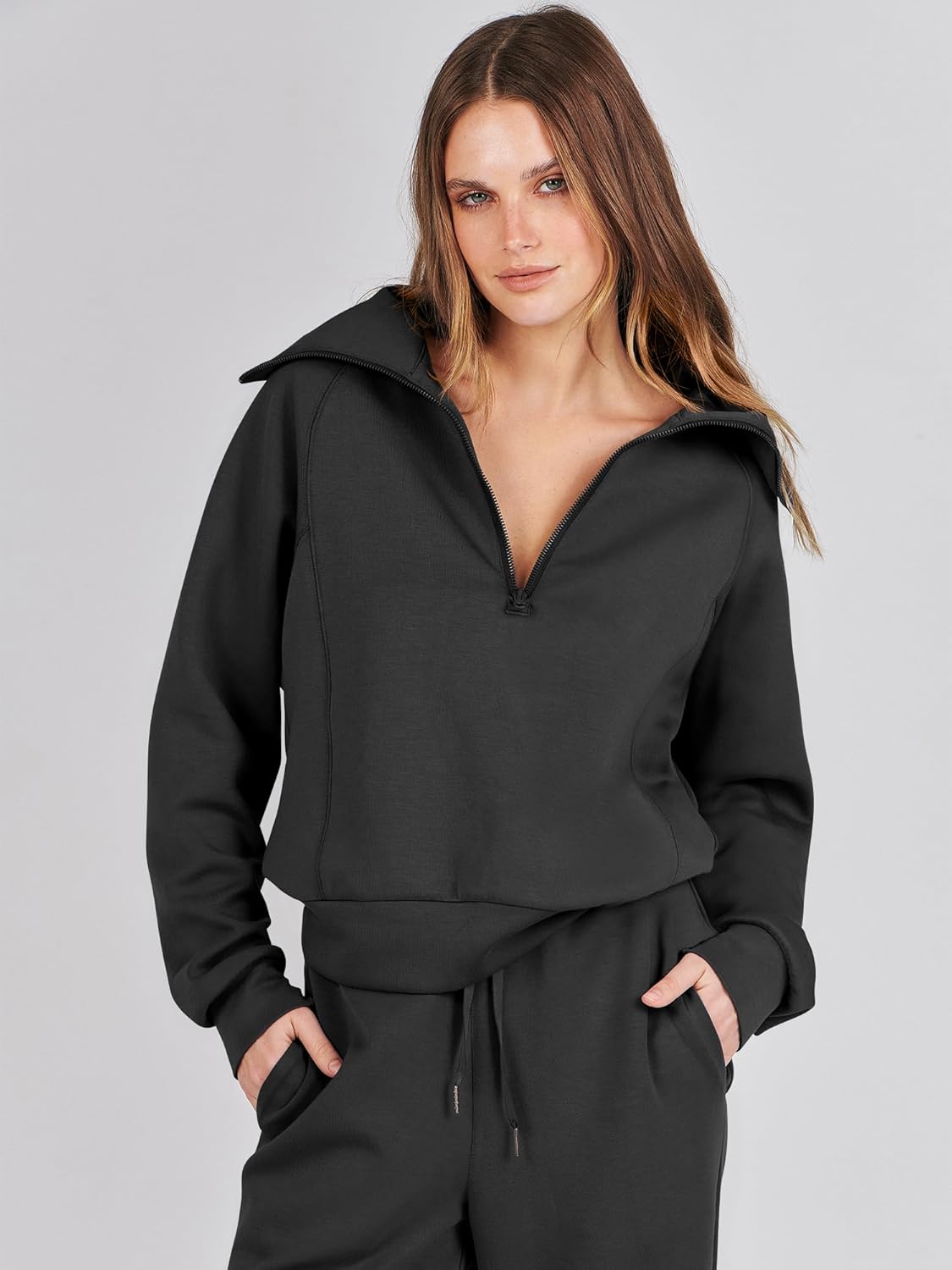 This cozy 2-piece sweatsuit set features an oversized sweatshirt and wide-leg sweatpants for a comfortable, stylish look.