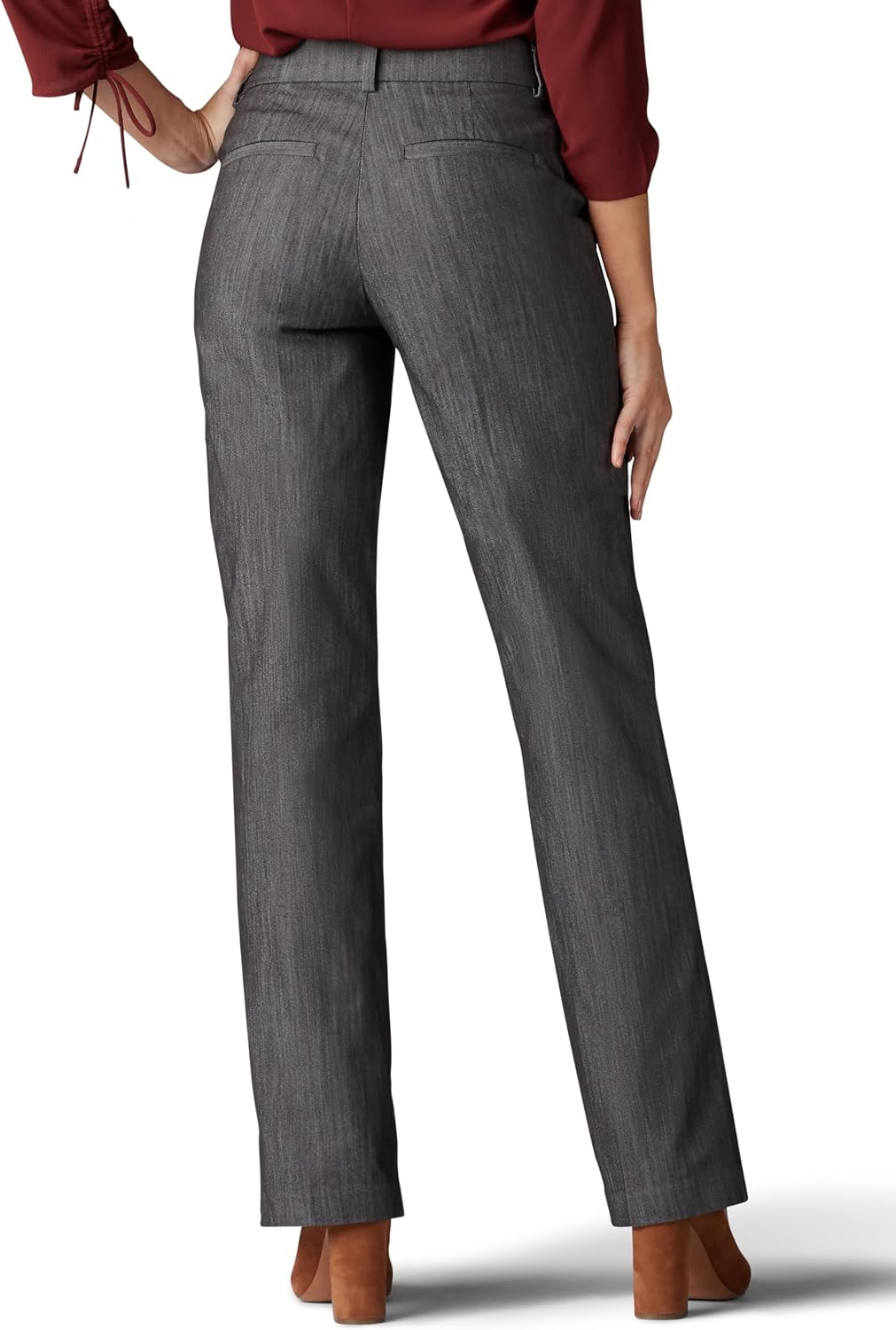 These versatile Lee women's trousers feature a flexible, non-binding waistband for all-day comfort and a classic, work-appropriate style.