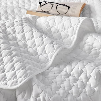 CozyLux Quilt Set King Size White 3 Pieces - Lightweight Soft Bedspread - Lantern Ogee Pattern Coverlet Bedding Set for All Season - 1 Quilt and 2 Pillow Shams - White, 106"x96"